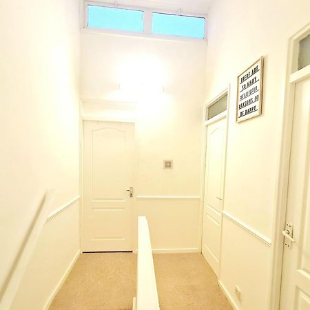 Cosy Luxurious 3 Bedroom House, Free Parking, Free Wifi, Private Garden, Free Netflix ヘイヴァリング・ロンドン特別区 エクステリア 写真