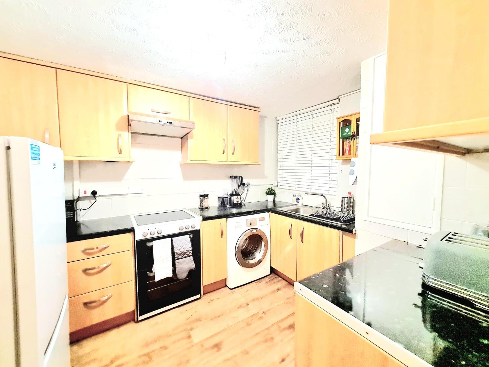Cosy Luxurious 3 Bedroom House, Free Parking, Free Wifi, Private Garden, Free Netflix ヘイヴァリング・ロンドン特別区 エクステリア 写真